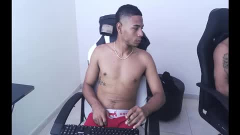 alphas_latins online show from March 28, 6:57 am