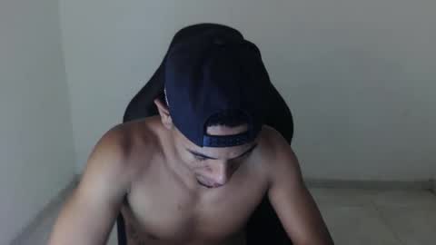 alphas_latins online show from April 26, 9:45 pm