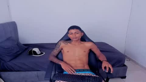 alphas_latins online show from April 29, 11:00 pm