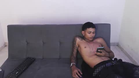 alphas_latins online show from June 6, 6:18 am