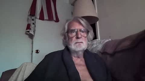 Snapshot of alphauniform chatting on December 4, 5:11 pm AlphaUniform online show from December 4, 5:11 pm