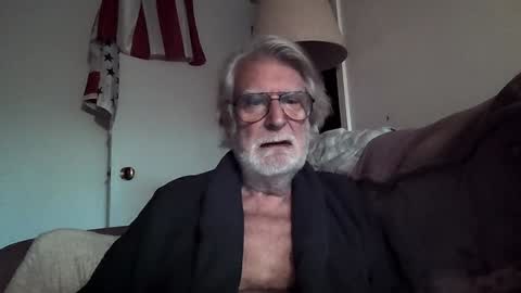 Snapshot of alphauniform chatting on December 5, 1:17 pm AlphaUniform online show from December 5, 1:17 pm