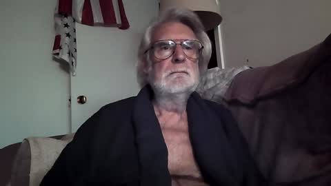 Snapshot of alphauniform chatting on December 11, 2:11 pm AlphaUniform online show from December 11, 2:11 pm