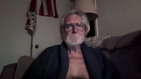 Snapshot of alphauniform chatting on January 7, 12:52 pm AlphaUniform online show from January 7, 12:52 pm