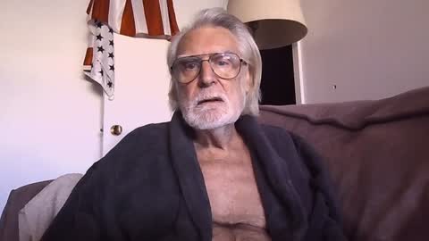 Snapshot of alphauniform chatting on February 1, 2:13 pm AlphaUniform online show from February 1, 2:13 pm