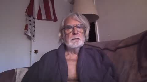 Snapshot of alphauniform chatting on February 7, 1:01 pm AlphaUniform online show from February 7, 1:01 pm