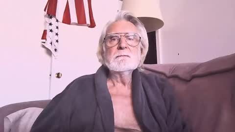 Snapshot of alphauniform chatting on February 14, 3:26 pm AlphaUniform online show from February 14, 3:26 pm