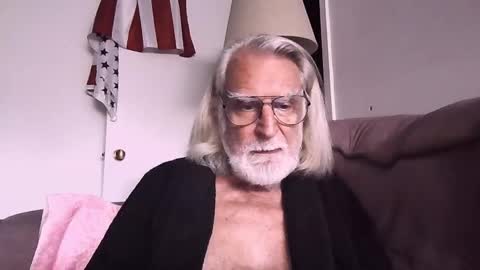 Snapshot of alphauniform chatting on September 25, 5:27 pm AlphaUniform online show from September 25, 5:27 pm