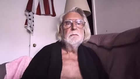 Snapshot of alphauniform chatting on October 15, 1:55 pm AlphaUniform online show from October 15, 1:55 pm