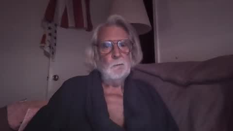 Snapshot of alphauniform chatting on October 22, 11:43 am AlphaUniform online show from October 22, 11:43 am