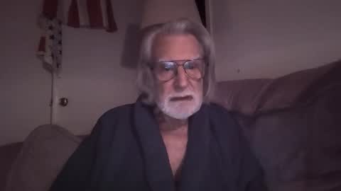 Snapshot of alphauniform chatting on December 3, 12:25 pm AlphaUniform online show from December 3, 12:25 pm