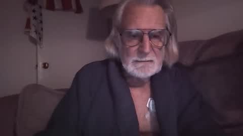 Snapshot of alphauniform chatting on December 18, 12:44 pm AlphaUniform online show from December 18, 12:44 pm