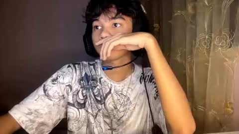 Snapshot of alt_femboy chatting on June 16, 7:05 pm alt_femboy online show from June 16, 7:05 pm