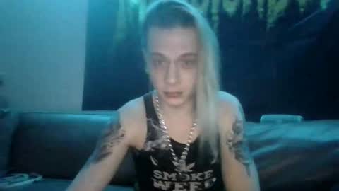 Snapshot of altboy010 chatting on April 2, 8:28 pm altboy010 online show from April 2, 8:28 pm