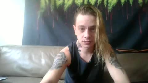 Snapshot of altboy010 chatting on June 12, 11:31 am altboy010 online show from June 12, 11:31 am