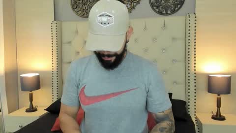 Snapshot of alukardbig chatting on November 2, 12:18 pm alukardbig online show from November 2, 12:18 pm