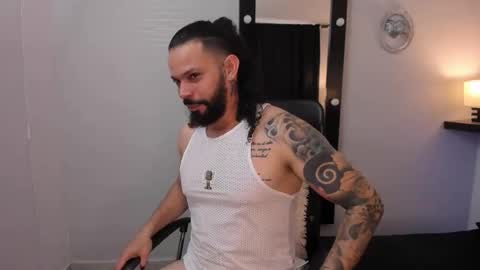 Snapshot of alukardbig chatting on November 11, 1:22 pm alukardbig online show from November 11, 1:22 pm