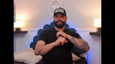 Snapshot of alukardbig chatting on December 3, 12:36 pm alukardbig online show from December 3, 12:36 pm