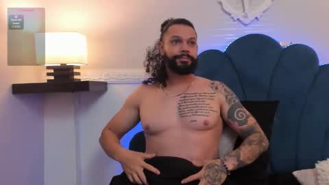 Snapshot of alukardbig chatting on December 15, 4:22 pm alukardbig online show from December 15, 4:22 pm