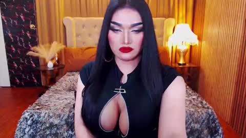 Alura Jhenson online show from September 10, 7:25 pm