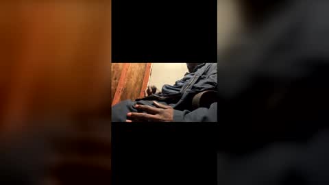 Snapshot of alwayshorny240177 chatting on December 1, 2:11 pm alwayshorny240177 online show from December 1, 2:11 pm