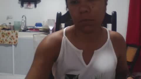 Snapshot of aly826805 chatting on October 6, 4:21 am analia online show from October 6, 4:21 am