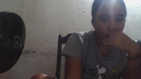 Snapshot of aly826805 chatting on October 10, 6:12 am analia online show from October 10, 6:12 am