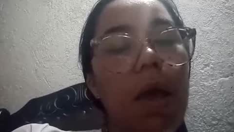 Snapshot of aly826805 chatting on October 15, 2:44 am analia online show from October 15, 2:44 am