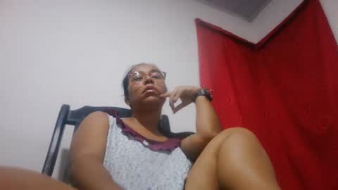 Snapshot of aly826805 chatting on October 18, 2:36 am analia online show from October 18, 2:36 am