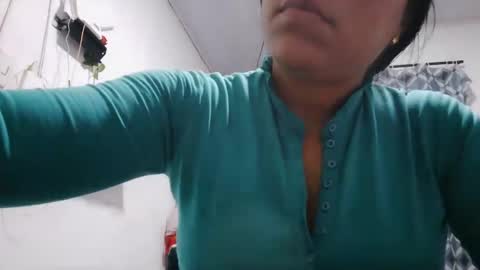 Snapshot of aly826805 chatting on October 23, 7:29 am analia online show from October 23, 7:29 am