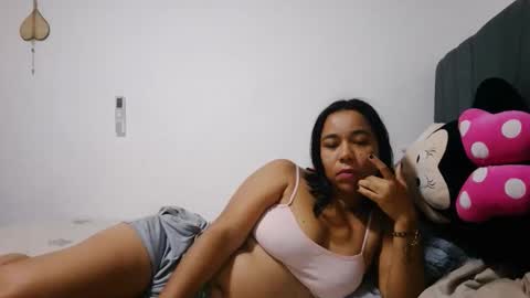 Snapshot of aly826805 chatting on November 8, 5:07 am analia online show from November 8, 5:07 am