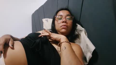 Snapshot of aly826805 chatting on November 9, 2:43 am analia online show from November 9, 2:43 am