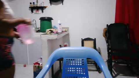 Snapshot of aly826805 chatting on November 30, 5:44 am analia online show from November 30, 5:44 am