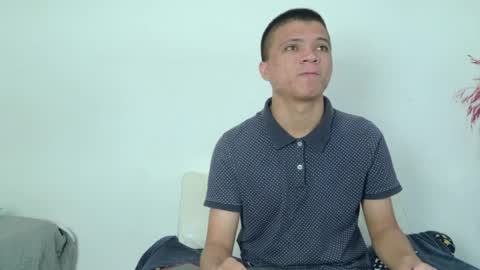 aly_n_sebas online show from April 18, 1:53 am