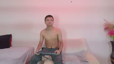 Snapshot of aly_n_sebas chatting on August 1, 2:33 am aly_n_sebas online show from August 1, 2:33 am