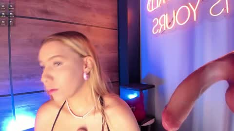 Snapshot of alyamonroe chatting on November 13, 10:47 am Alya online show from November 13, 10:47 am