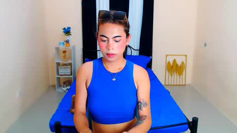 alyannarose online show from October 5, 11:41 am
