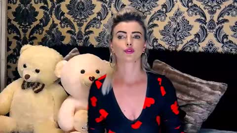 Snapshot of alyblonde chatting on December 20, 1:11 pm aly online show from December 20, 1:11 pm