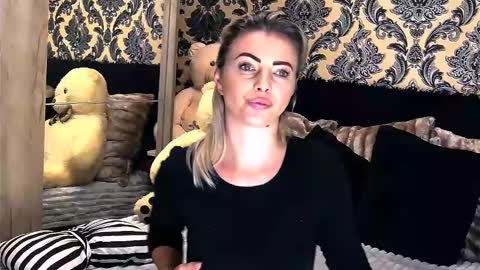 Snapshot of alyblonde chatting on January 10, 1:41 pm aly online show from January 10, 1:41 pm