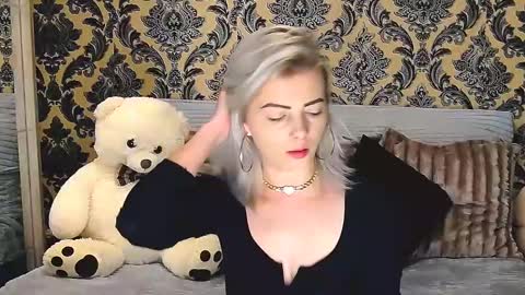 Snapshot of alyblonde chatting on February 21, 10:17 am aly online show from February 21, 10:17 am