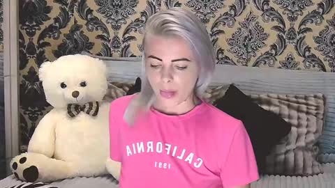 Snapshot of alyblonde chatting on March 12, 10:59 am aly online show from March 12, 10:59 am