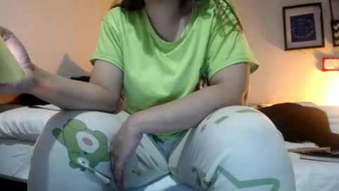Snapshot of alynfoxx chatting on July 23, 1:52 am Alyn Maria online show from July 23, 1:52 am
