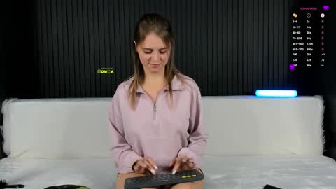 Snapshot of alyona_24 chatting on October 27, 2:32 pm Alena online show from October 27, 2:32 pm