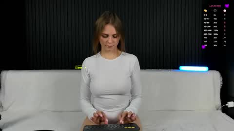 Snapshot of alyona_24 chatting on November 19, 12:27 pm Alena online show from November 19, 12:27 pm