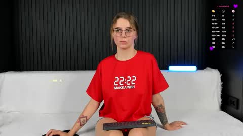 Snapshot of alyona_24 chatting on November 23, 4:29 pm Alena online show from November 23, 4:29 pm