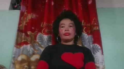 Snapshot of alypierette chatting on December 4, 3:49 am alypierette online show from December 4, 3:49 am