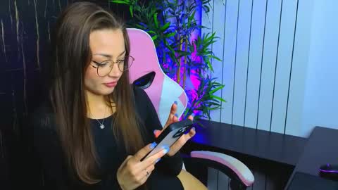 Snapshot of alyseruss chatting on September 8, 9:47 pm Alyse online show from September 8, 9:47 pm