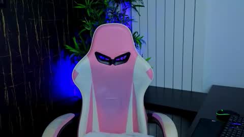 Snapshot of alyseruss chatting on October 11, 6:50 pm Alyse online show from October 11, 6:50 pm