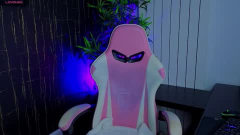 Snapshot of alyseruss chatting on October 31, 7:37 pm Alyse online show from October 31, 7:37 pm