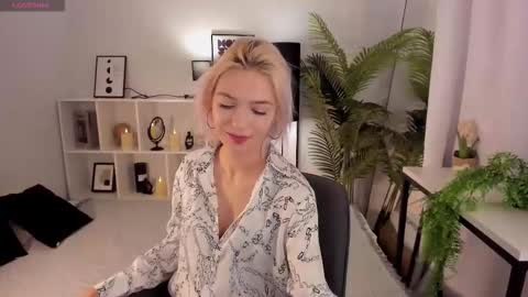 Snapshot of alysiasun chatting on September 15, 1:44 pm Alysia online show from September 15, 1:44 pm
